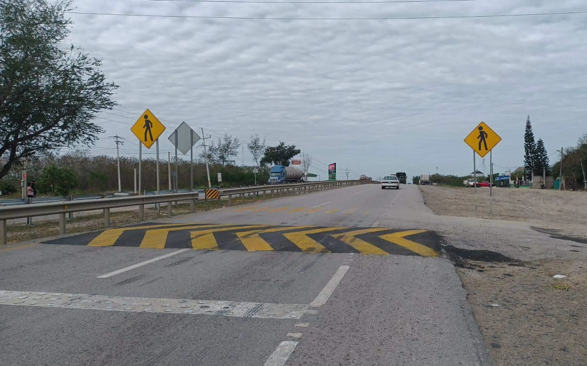 Colocan reductores de velocidad en peligroso crucero de la rua Tampico Mante Miguel Díaz (1)